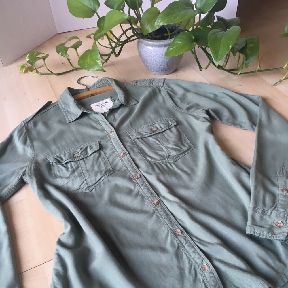A & F Casual Soft Button Down Olive Army Green XS - Picture 4 of 8